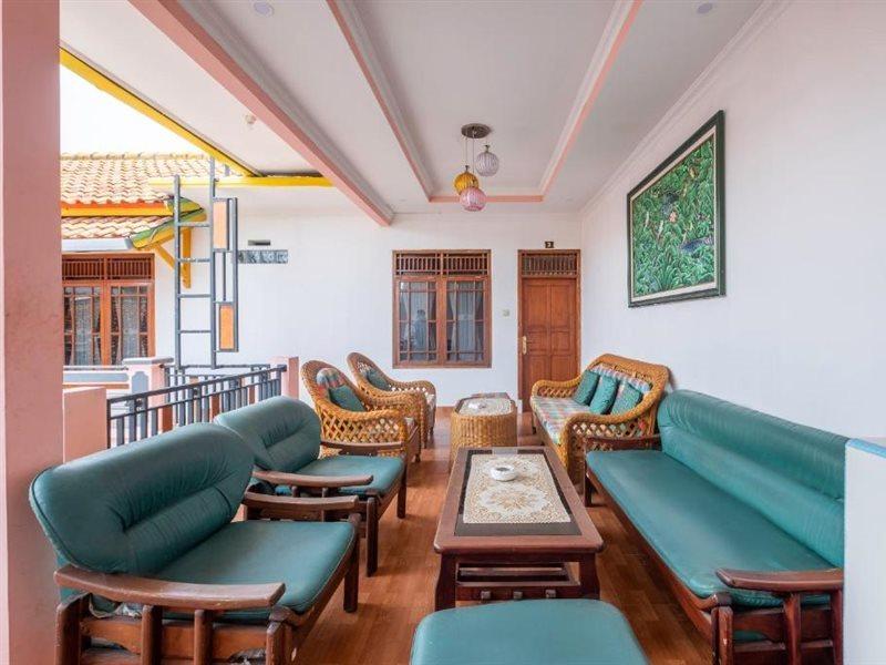 Capital O 1541 Puri Cikole Asri Hotel Lembang Exterior photo