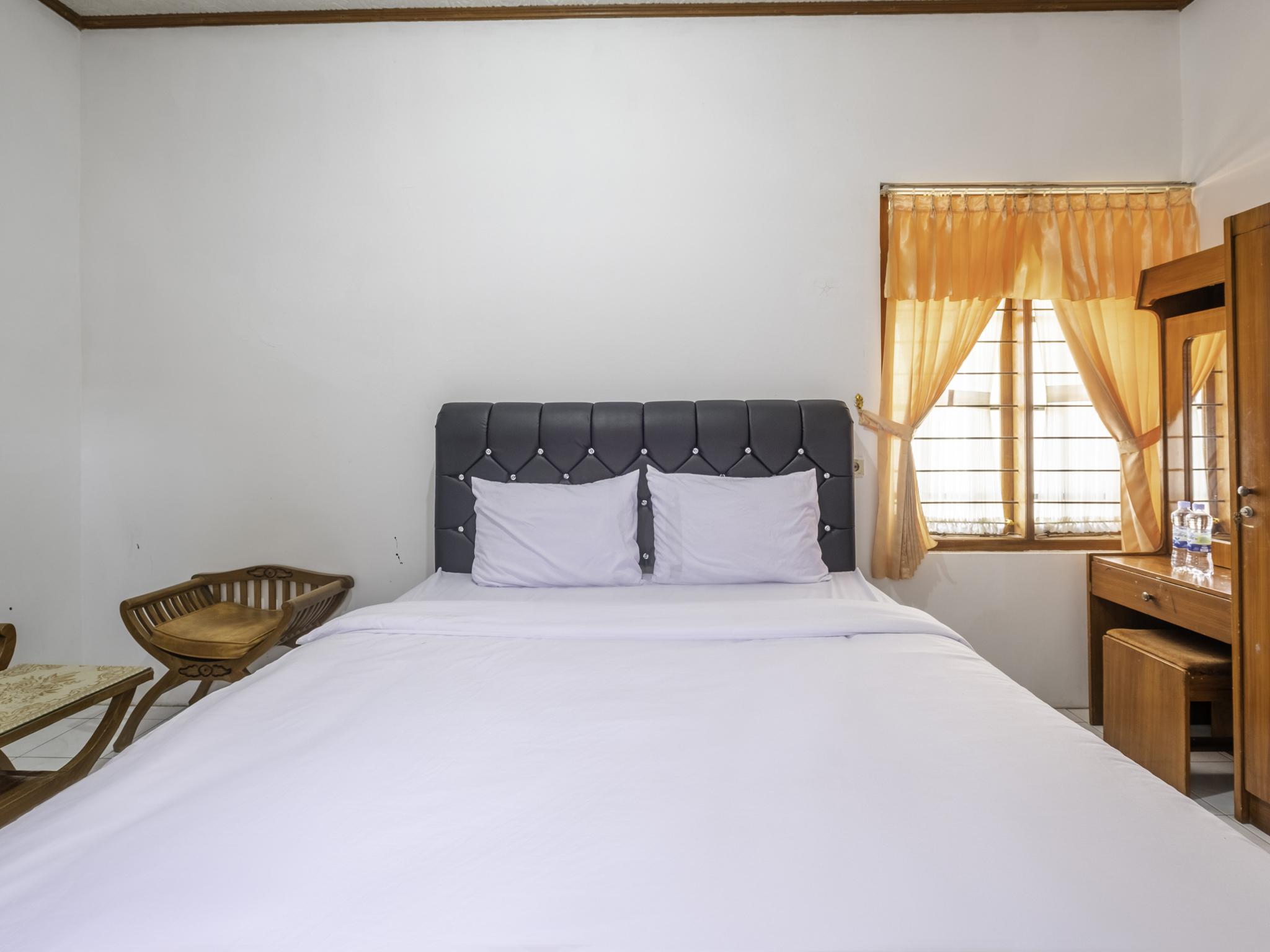 Capital O 1541 Puri Cikole Asri Hotel Lembang Exterior photo