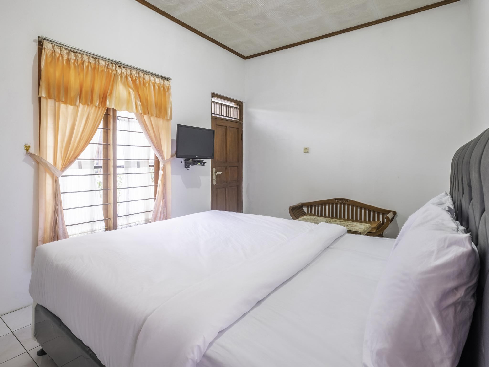 Capital O 1541 Puri Cikole Asri Hotel Lembang Exterior photo