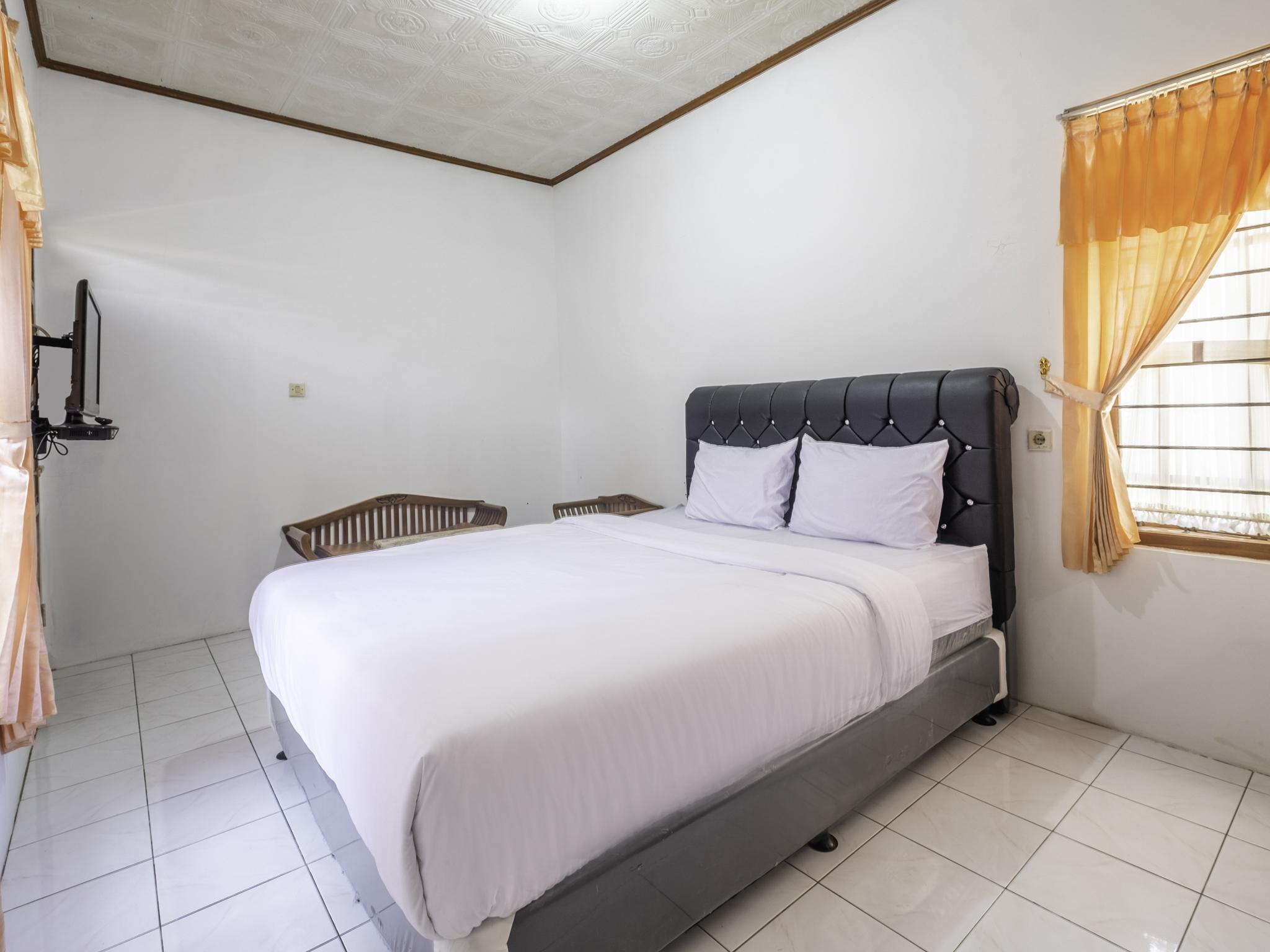 Capital O 1541 Puri Cikole Asri Hotel Lembang Exterior photo