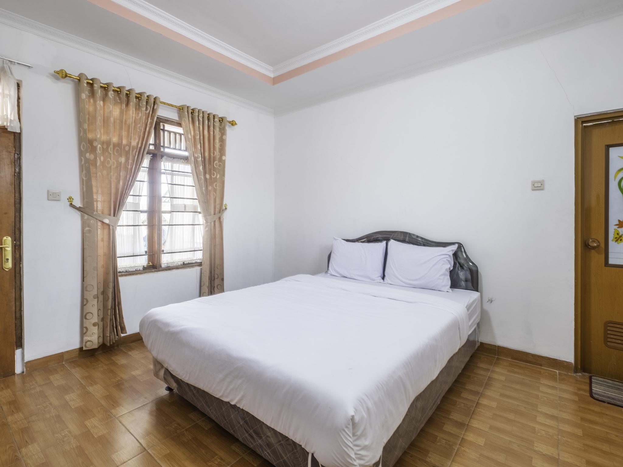 Capital O 1541 Puri Cikole Asri Hotel Lembang Exterior photo