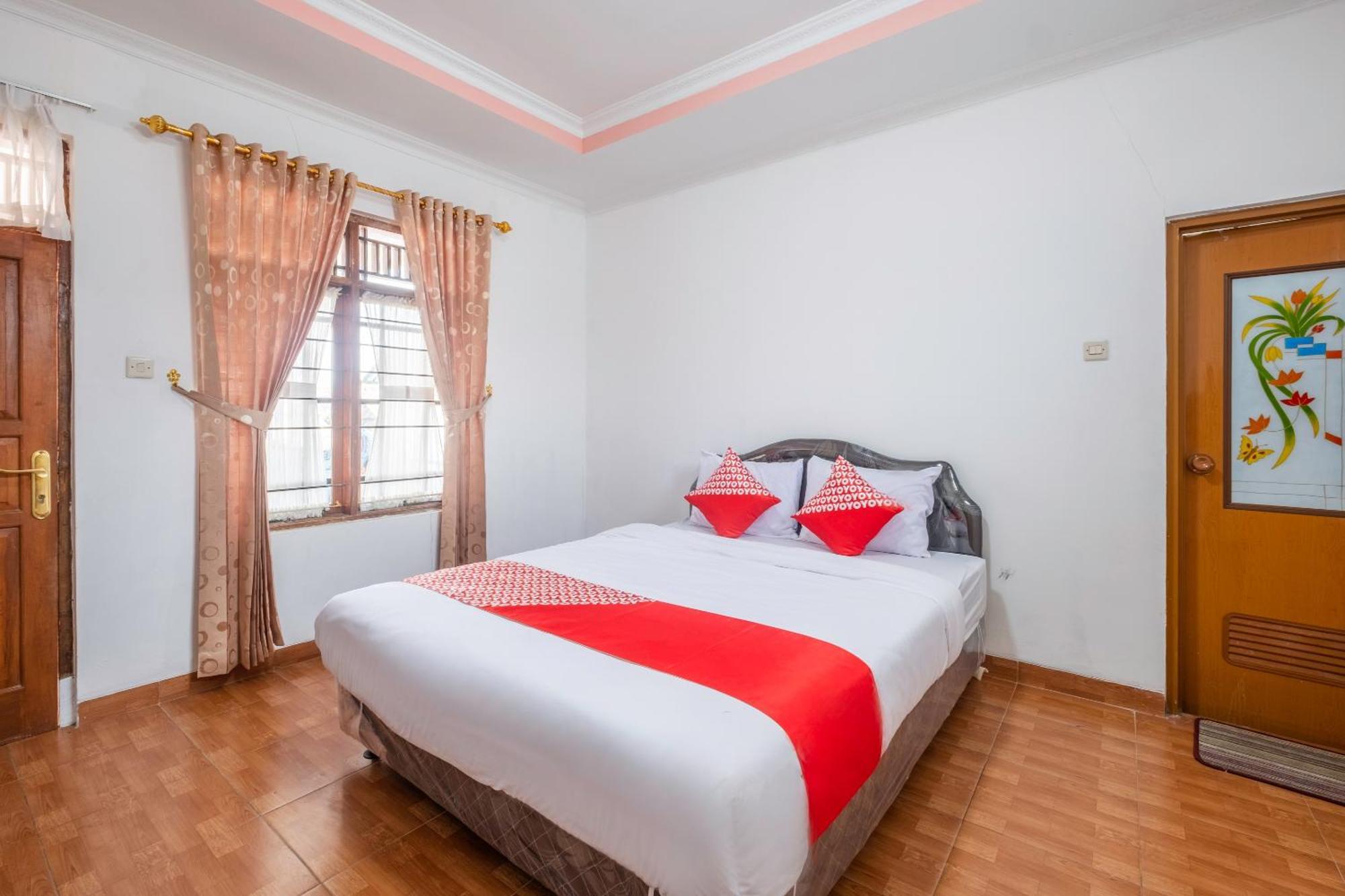 Capital O 1541 Puri Cikole Asri Hotel Lembang Exterior photo