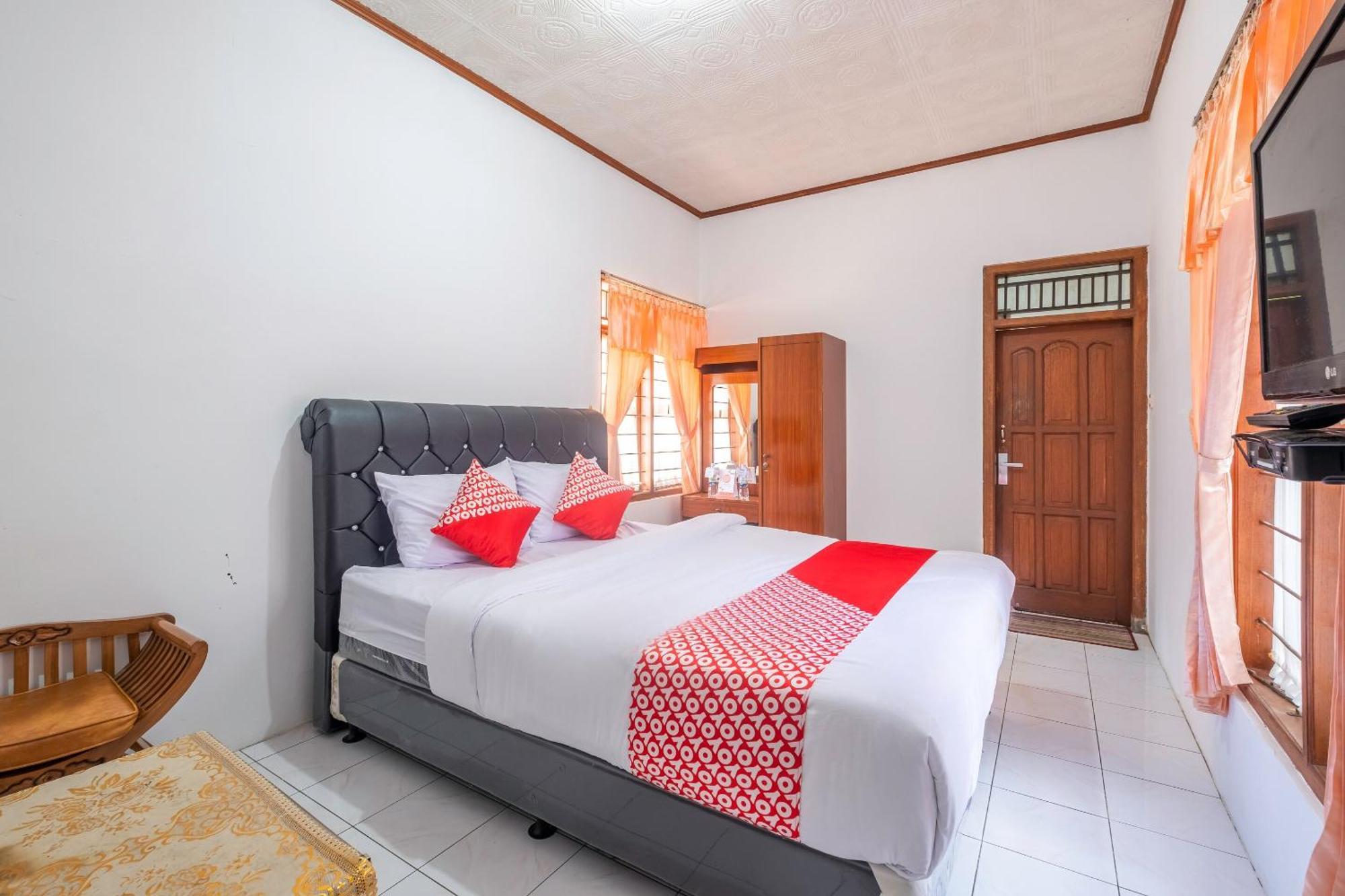 Capital O 1541 Puri Cikole Asri Hotel Lembang Exterior photo