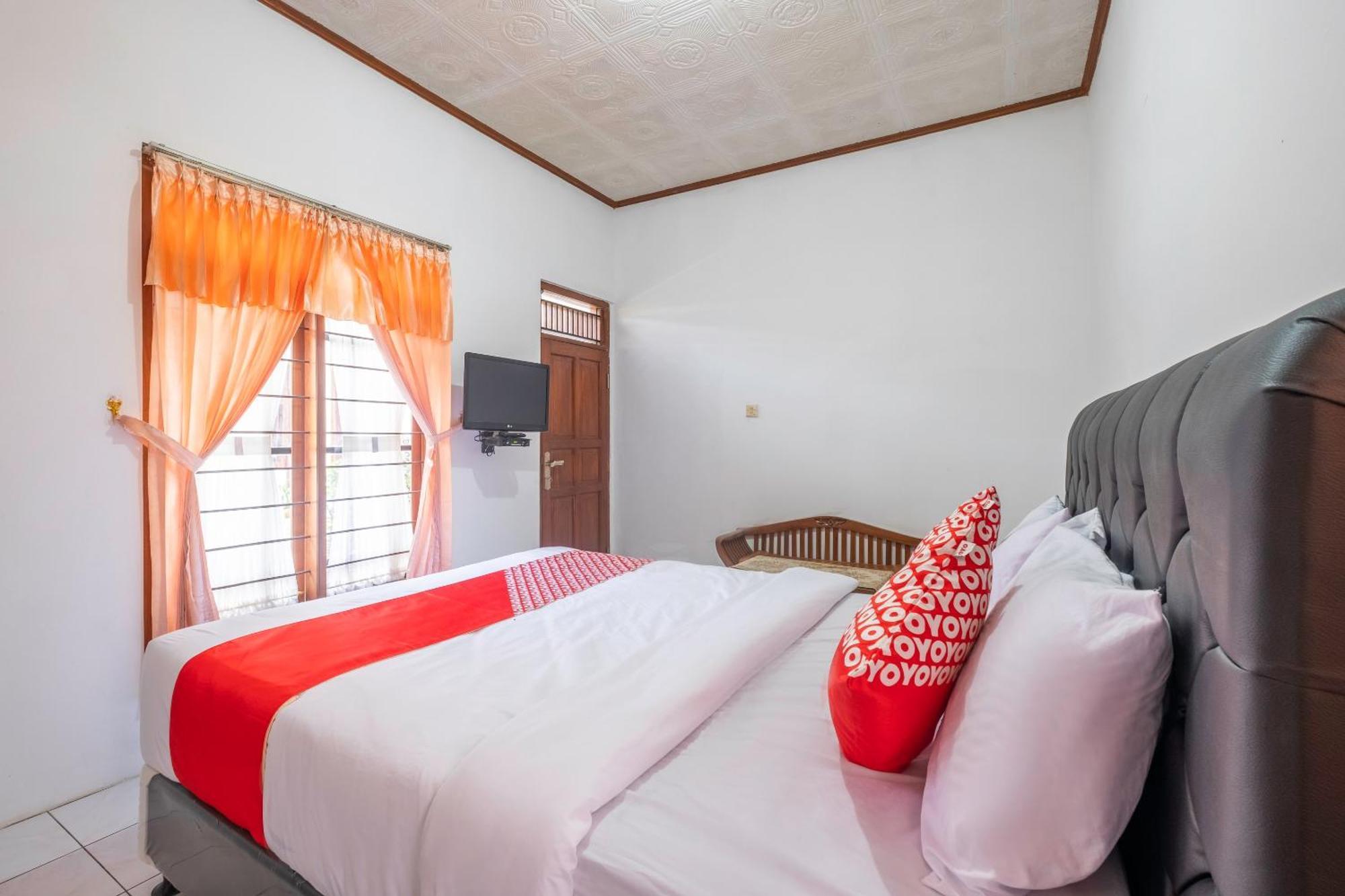 Capital O 1541 Puri Cikole Asri Hotel Lembang Exterior photo