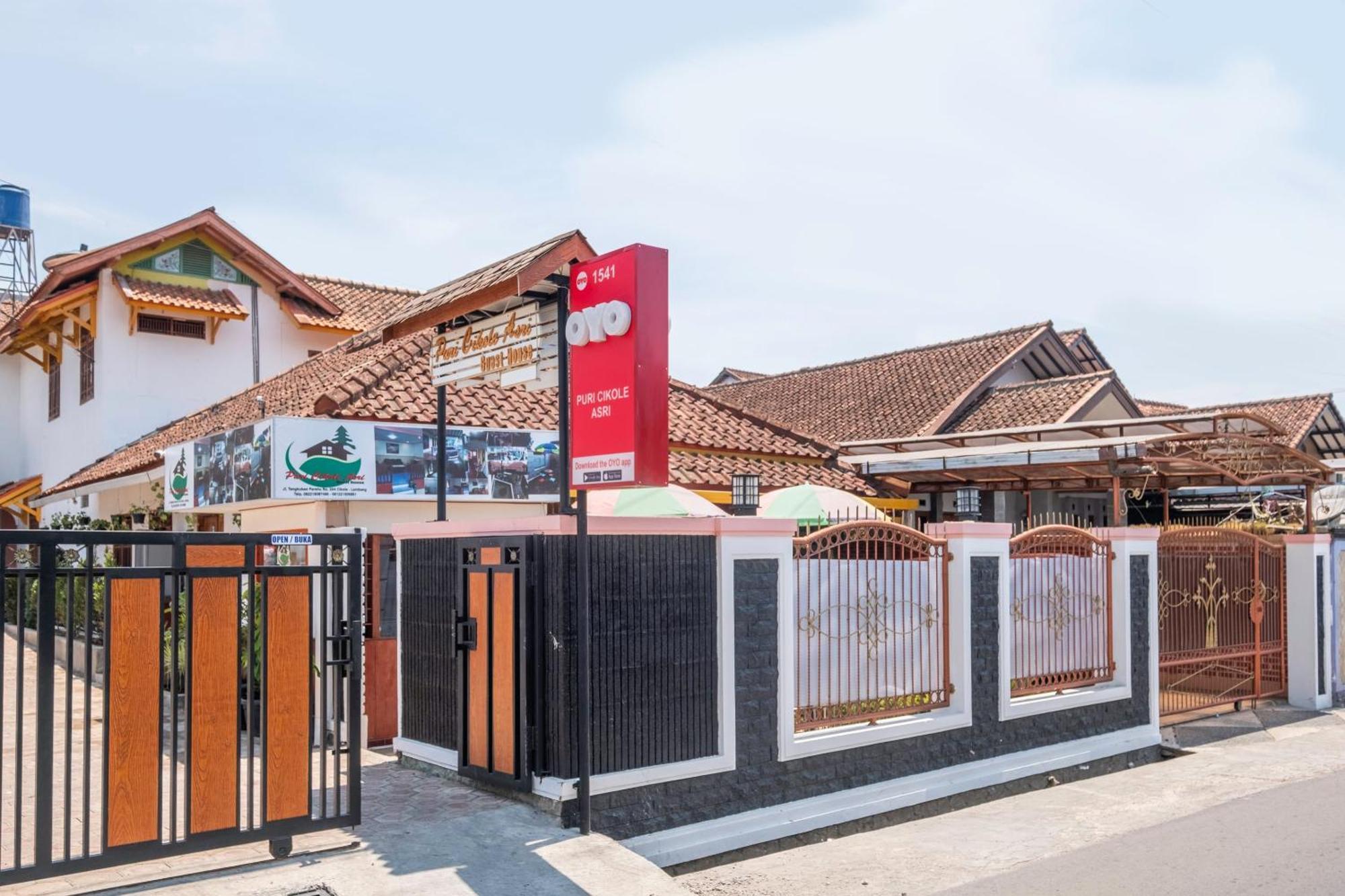 Capital O 1541 Puri Cikole Asri Hotel Lembang Exterior photo